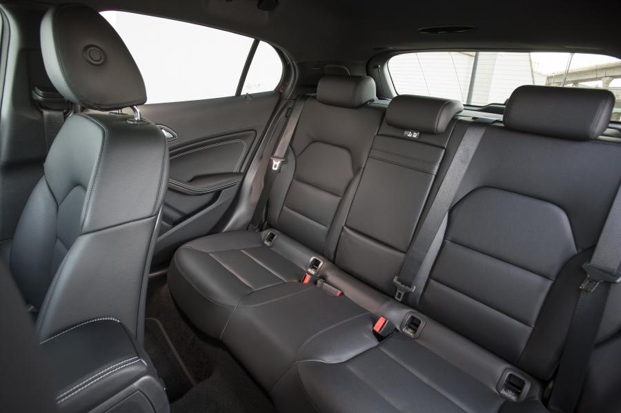  Mercedes-Benz GLA200 CDI 2014 года  (UK) (фото 35 из 46)